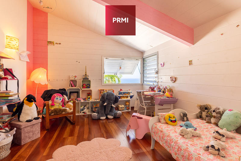 Maison - 235 m² - 8 pièces