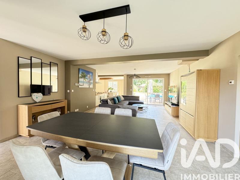 Maison - 255 m² - 10 pièces