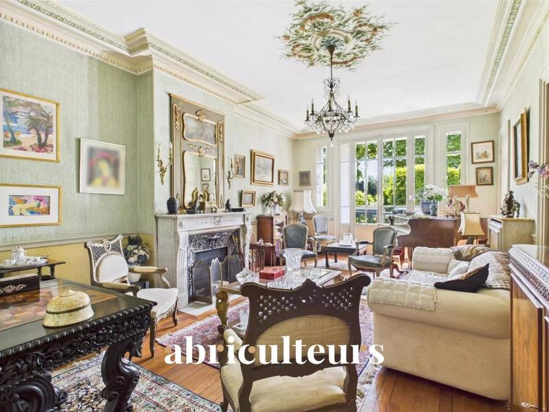 Appartement - 165 m² - 6 pièces