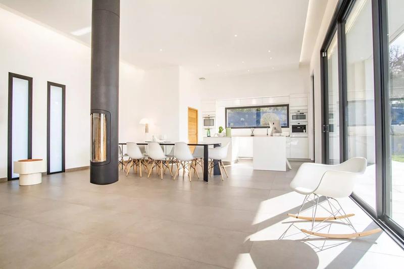 Maison - 220 m² - 5 pièces