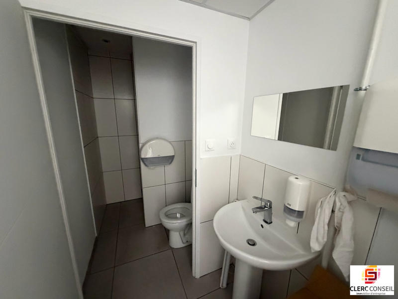 Local d'activités - 684 m²