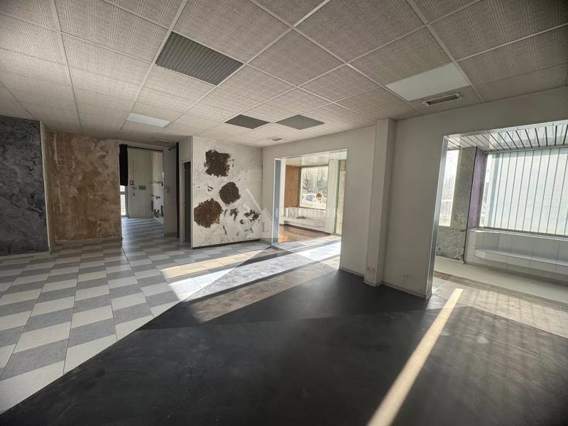 Local commercial - 177 m² - 1 pièce