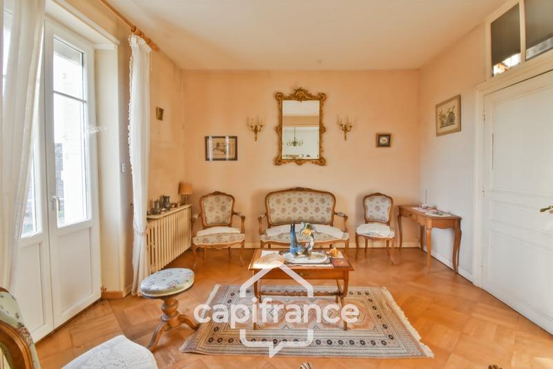 Maison - 233 m² - 12 pièces