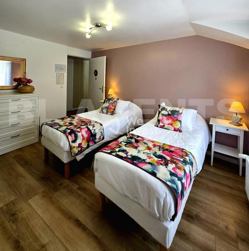 Maison - 807 m² - 30 pièces