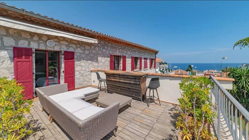 Villa - 313 m² - 8 pièces