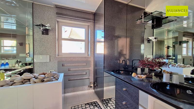 Maison - 226 m² - 7 pièces