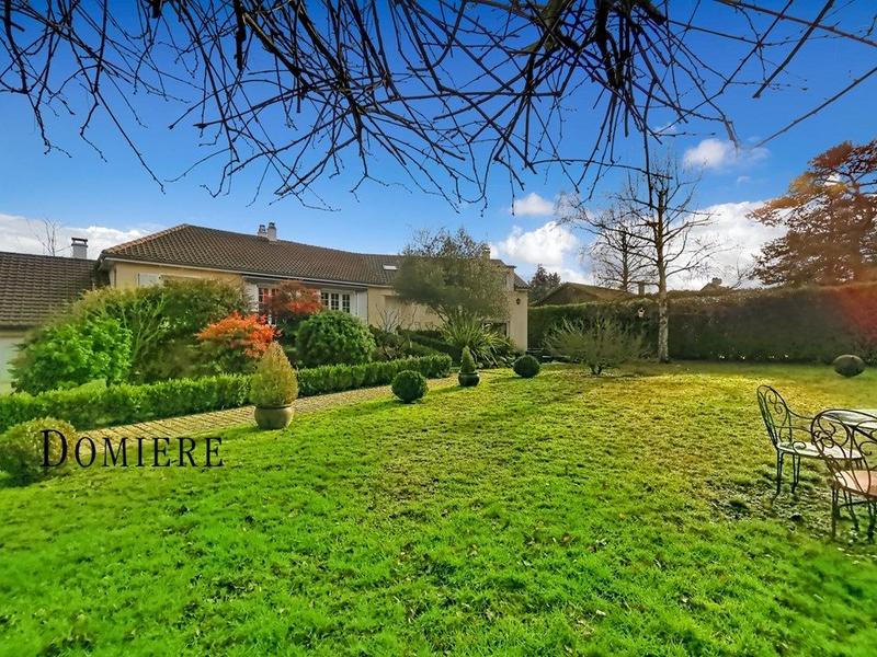 Maison - 200 m² - 8 pièces