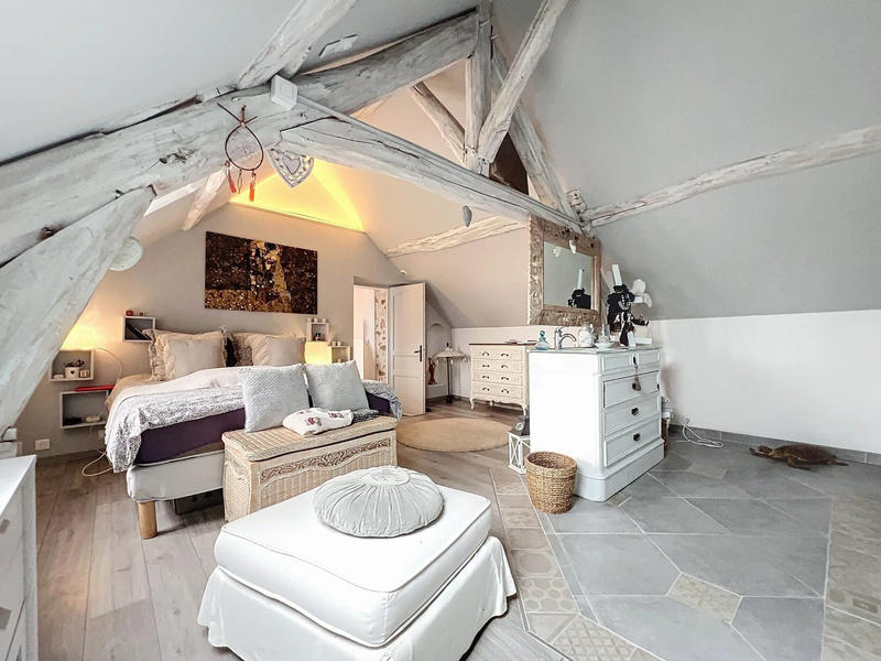 Maison - 285 m² - 8 pièces