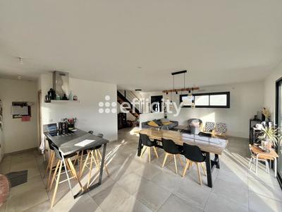 Maison - 121 m² - 7 pièces