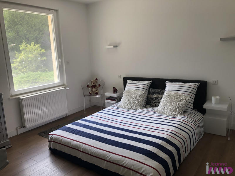 Maison - 240 m² - 9 pièces