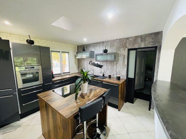 Maison traditionnelle - 174 m² - 7 pièces