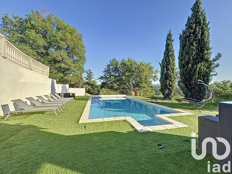 Maison - 282 m² - 8 pièces