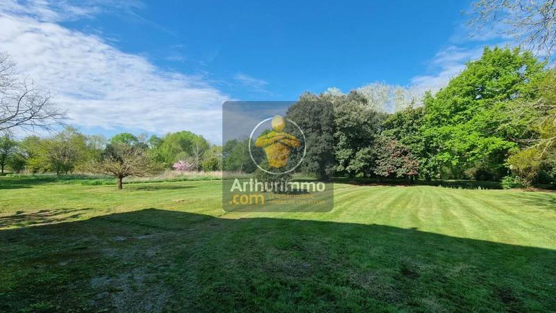 Maison - 270 m² - 11 pièces