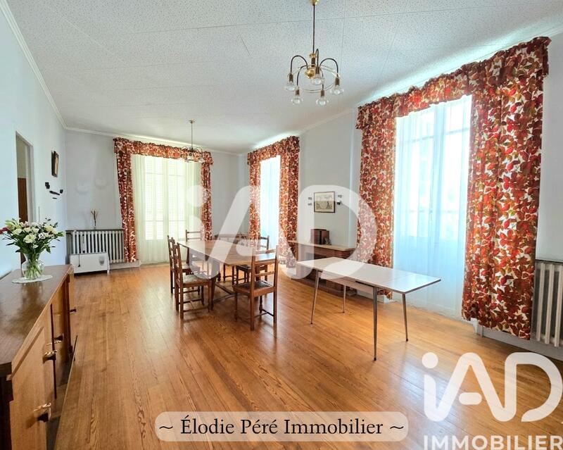 Maison - 257 m² - 9 pièces