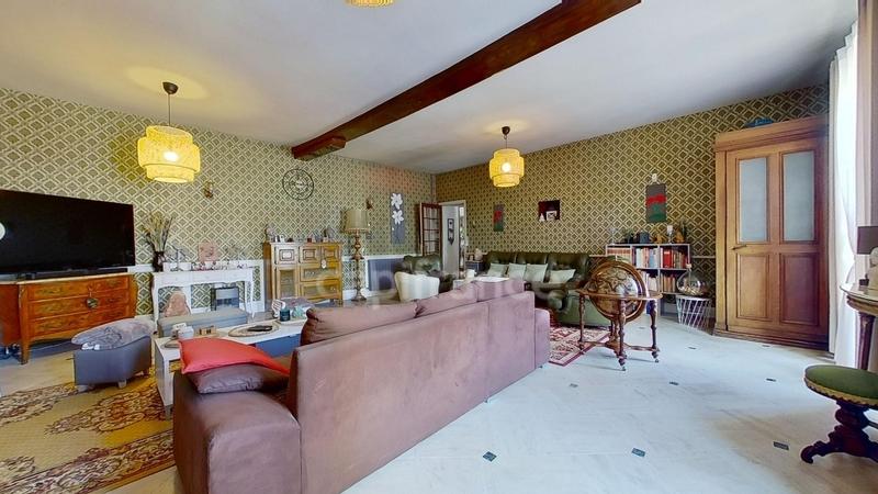 Maison - 248 m² - 8 pièces