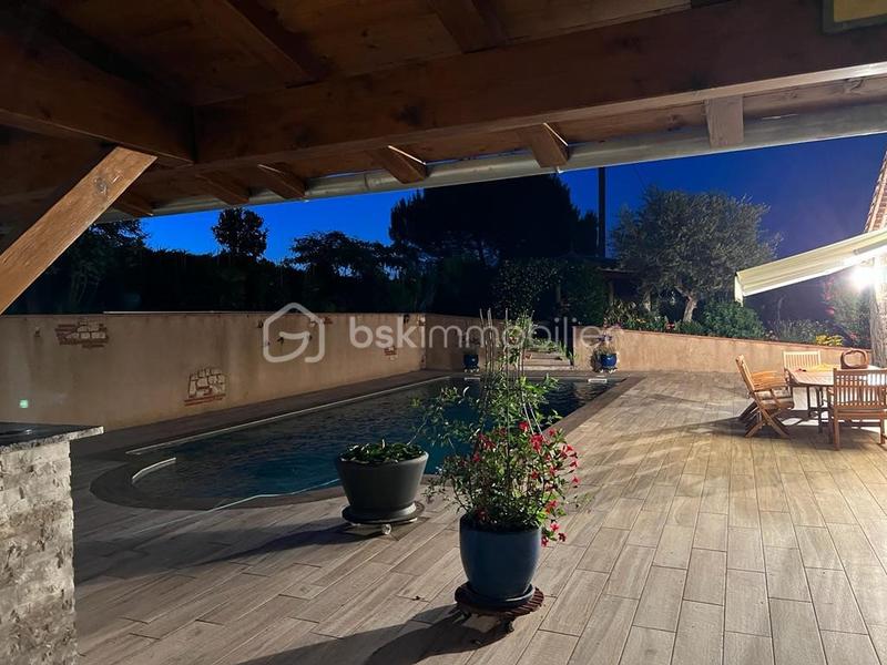 Propriété - 396 m² - 10 pièces