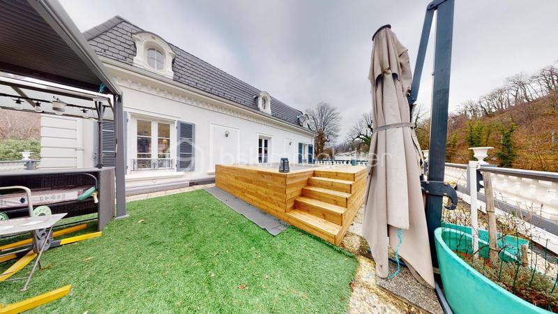 Appartement - 246 m² - 6 pièces