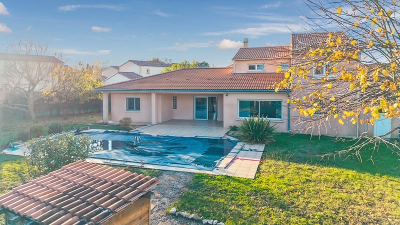 Maison - 212 m² - 7 pièces