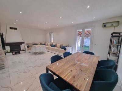 Maison - 92 m² - 5 pièces