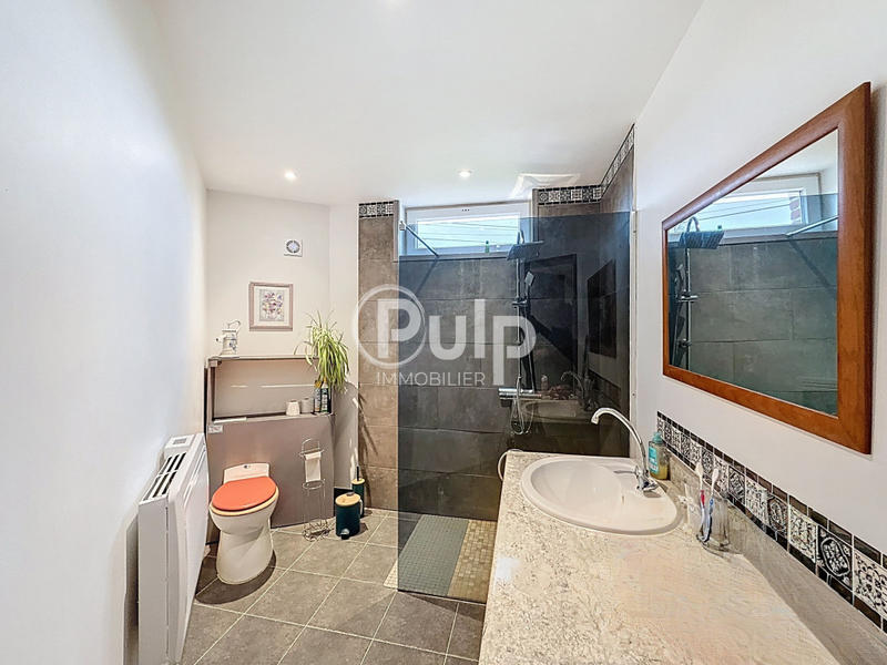 Maison - 227 m² - 9 pièces