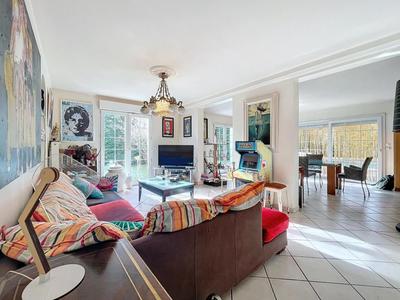 Propriété - 179 m² - 7 pièces