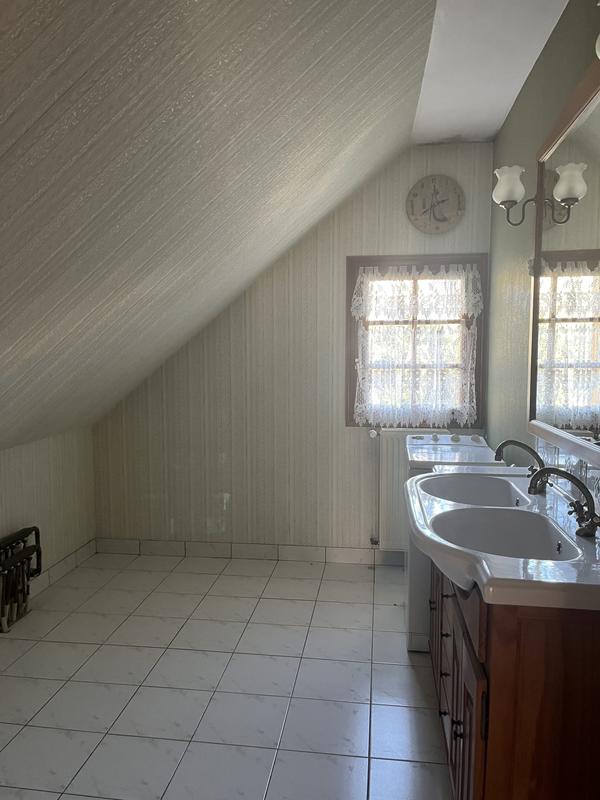 Maison traditionnelle - 161 m² - 8 pièces