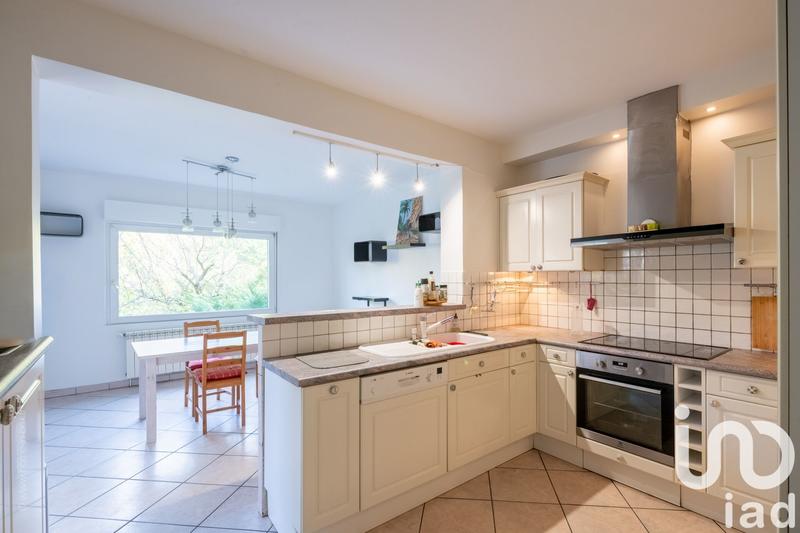 Maison - 235 m² - 11 pièces