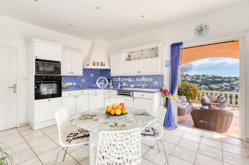 Maison - 250 m² - 5 pièces