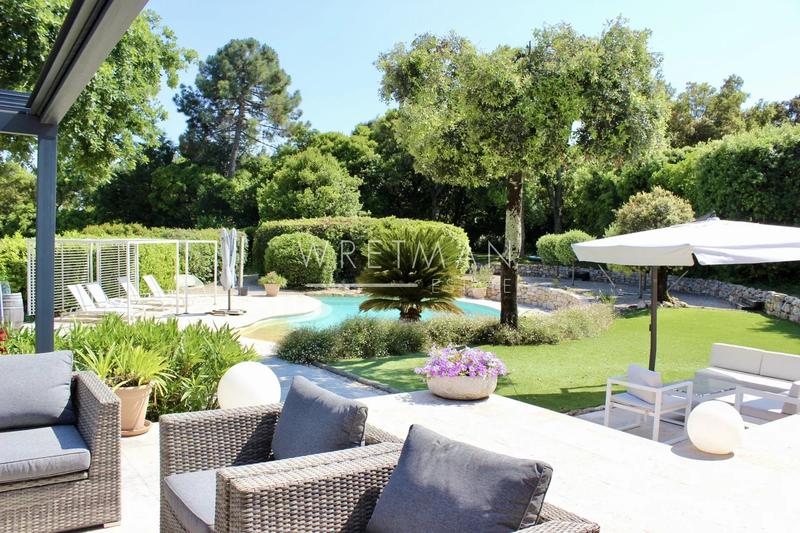 Maison - 227 m² - 8 pièces