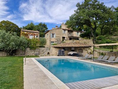 Demeure - 390 m² - 17 pièces