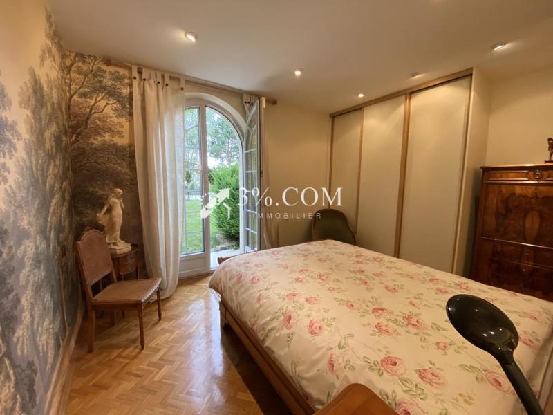 Propriété - 233 m² - 9 pièces