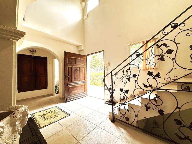 Maison - 232 m² - 8 pièces