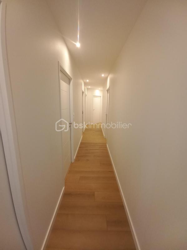 Maison traditionnelle - 220 m² - 8 pièces