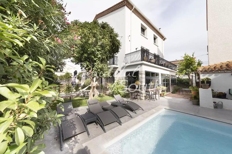 Maison chambre d'hôtes - 305 m² - 8 pièces