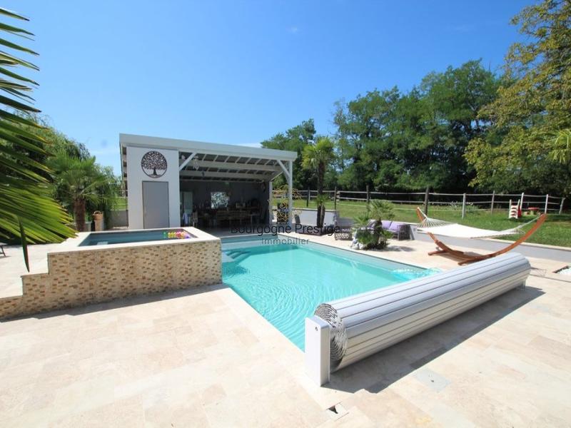 Propriété - 210 m² - 7 pièces