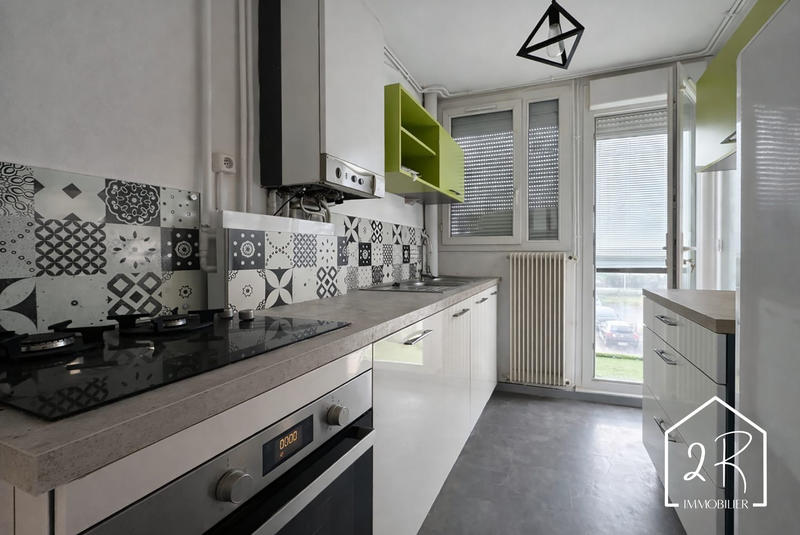 Appartement - 85 m² - 5 pièces