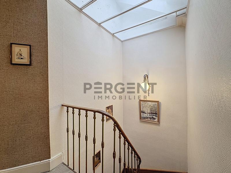 Maison - 253 m² - 10 pièces