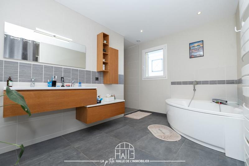 Pavillon - 140 m² - 6 pièces