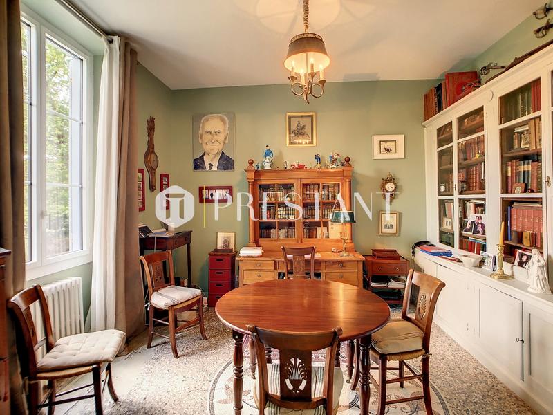 Maison - 380 m² - 12 pièces