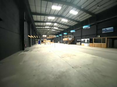 Entrepôt - 1 940 m²