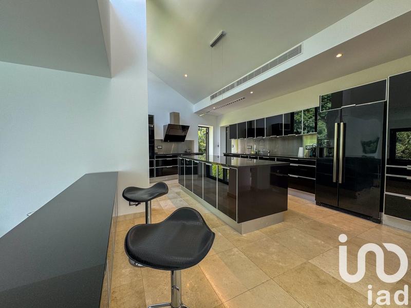 Maison - 510 m² - 7 pièces