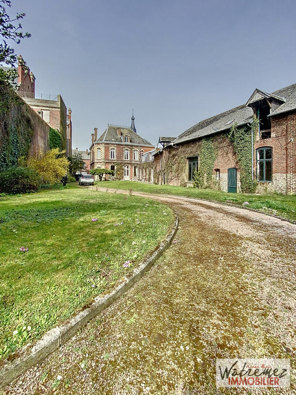 Maison - 352 m² - 1 pièce