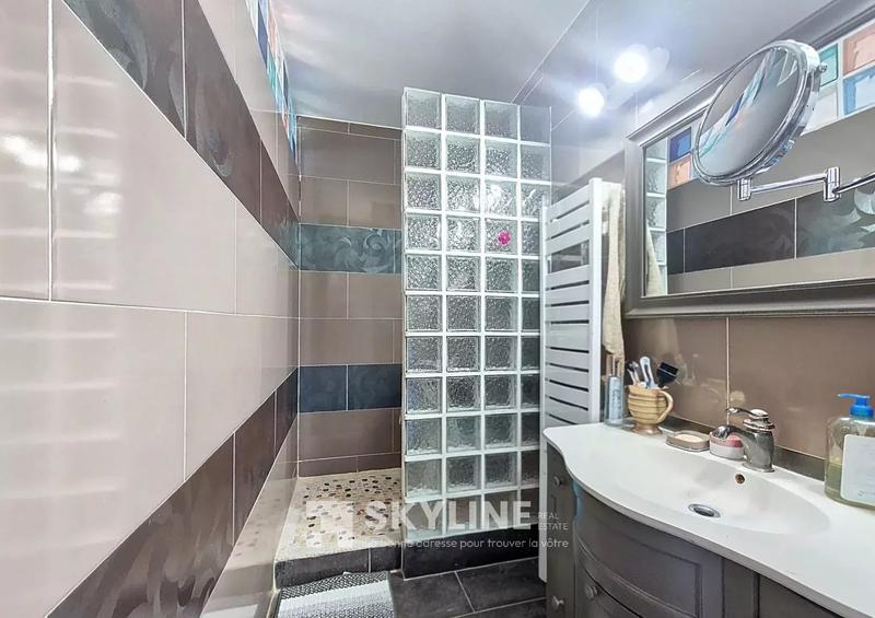 Maison - 223 m² - 6 pièces