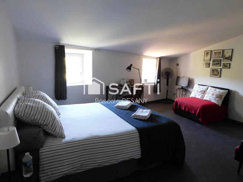 Maison - 245 m² - 12 pièces