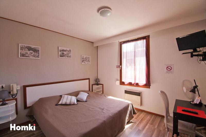 Maison - 1 500 m² - 10 pièces