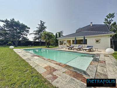 Villa - 285 m² - 8 pièces