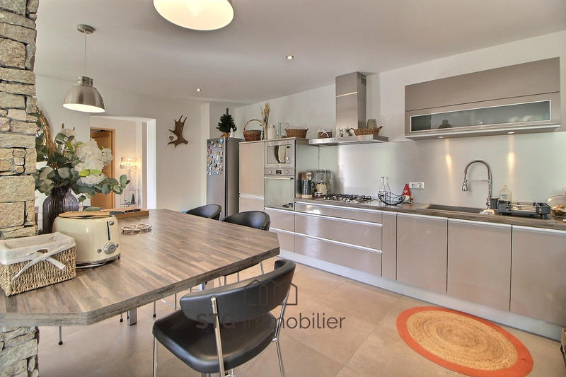 Maison - 185 m² - 5 pièces