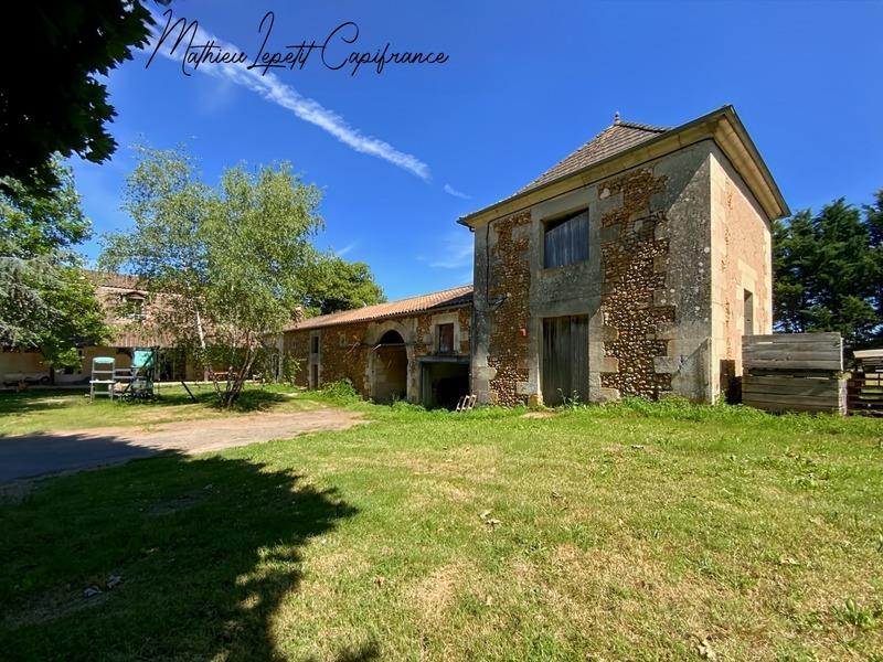 Maison - 270 m² - 9 pièces