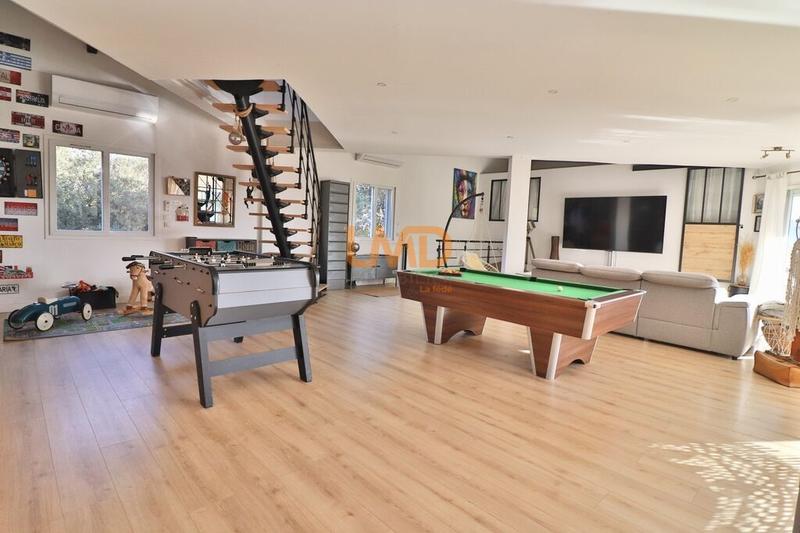 Propriété - 370 m² - 13 pièces