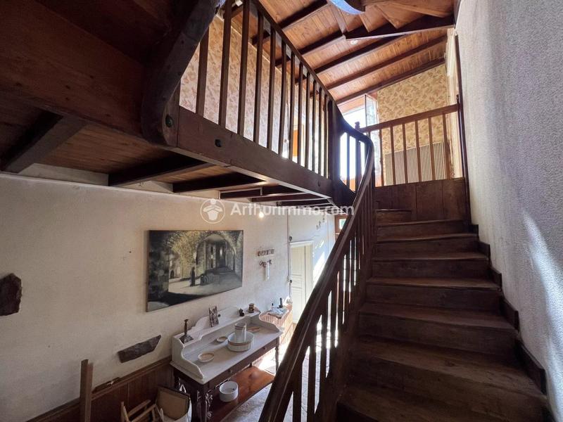 Maison - 259 m² - 7 pièces